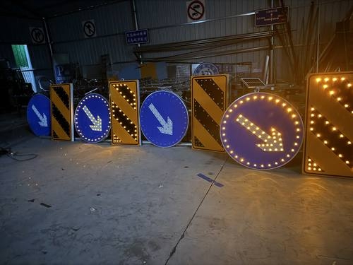 长沙长沙河南太阳能交通标牌 河南自发光交通路标牌厂家